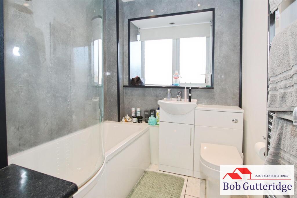 FIRST FLOOR BATHROOM