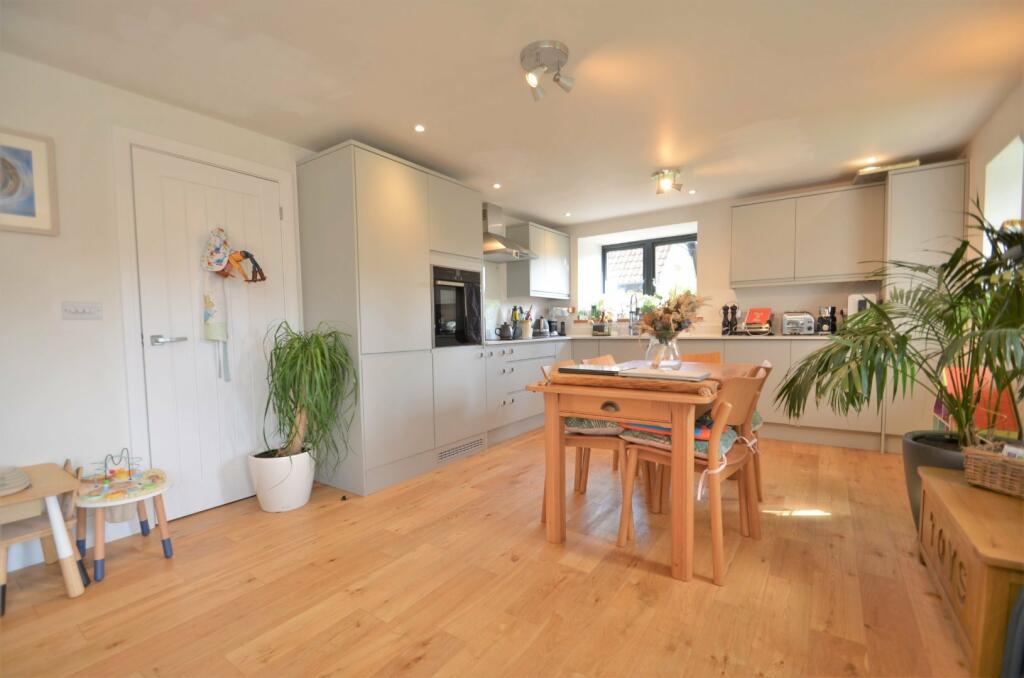 Kitchen/Dining Area