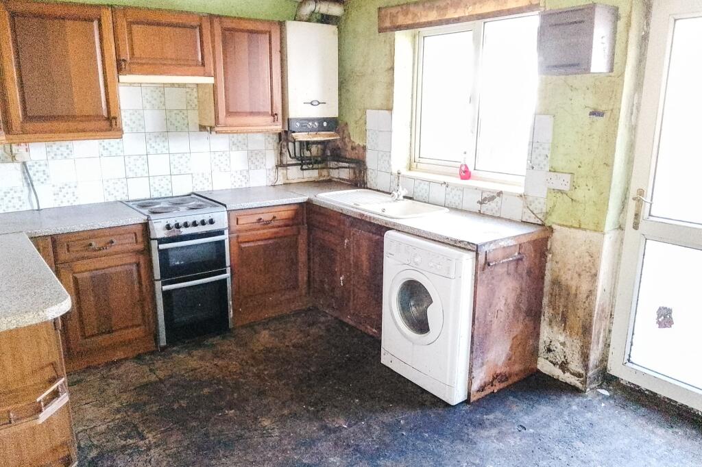 24 Conisborough, Toothill, Swindon SN5 8ES