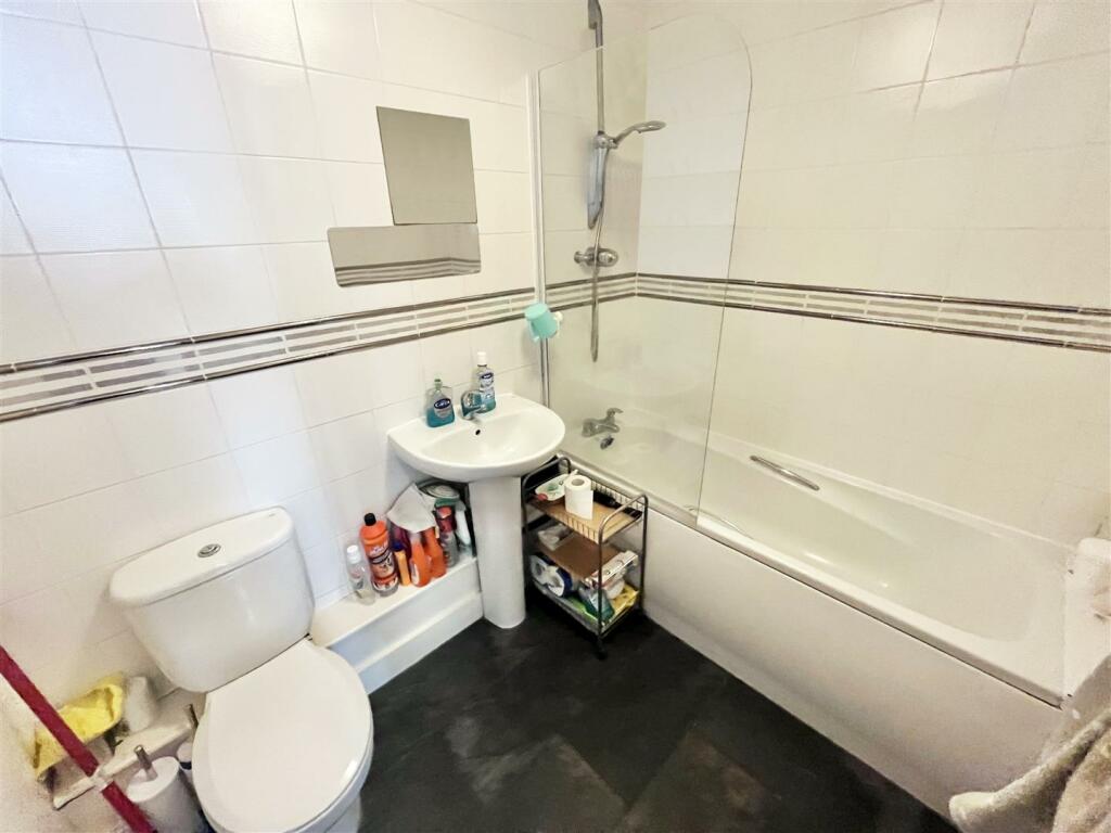 Bathroom.jpg