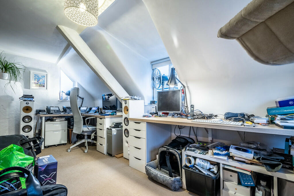 39 Lower North St...