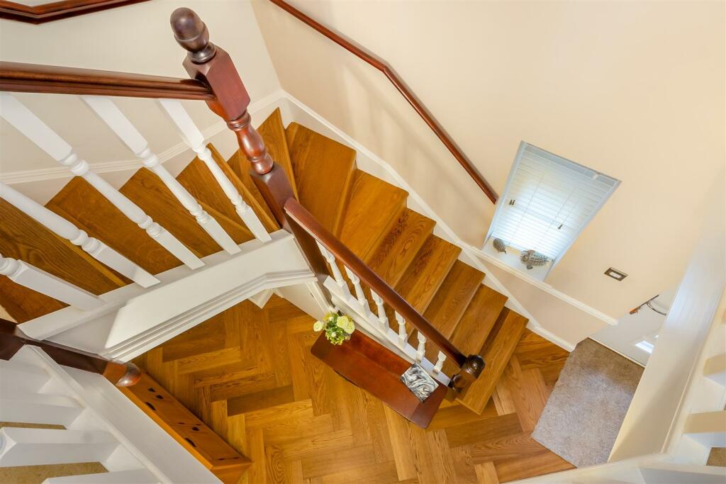 8627356-interior16.jpg