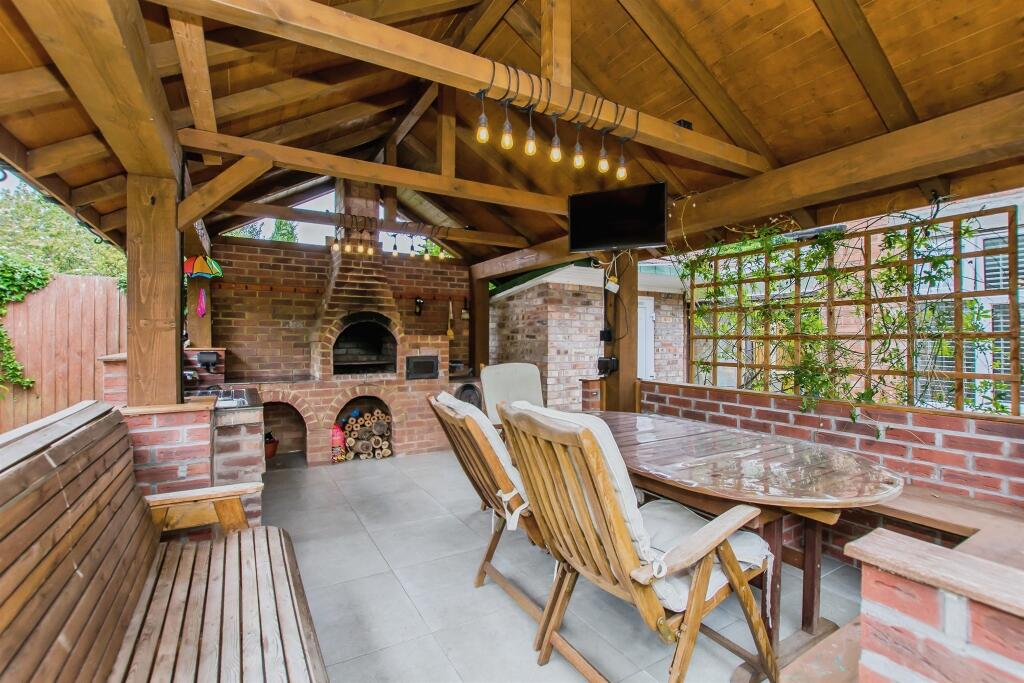 Outside Kitchen / Bbq