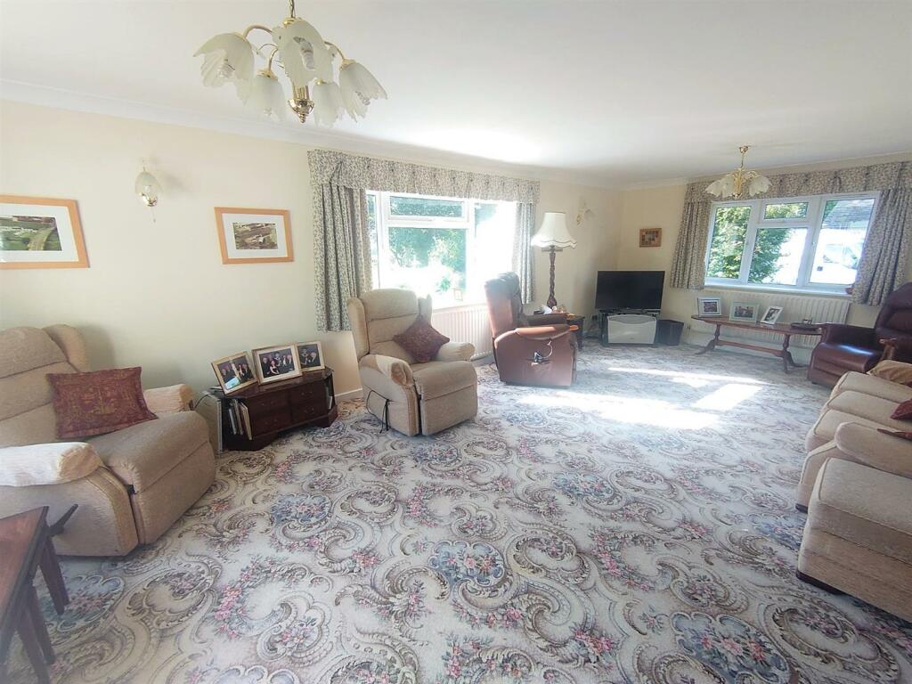 Living Room a E.jpg