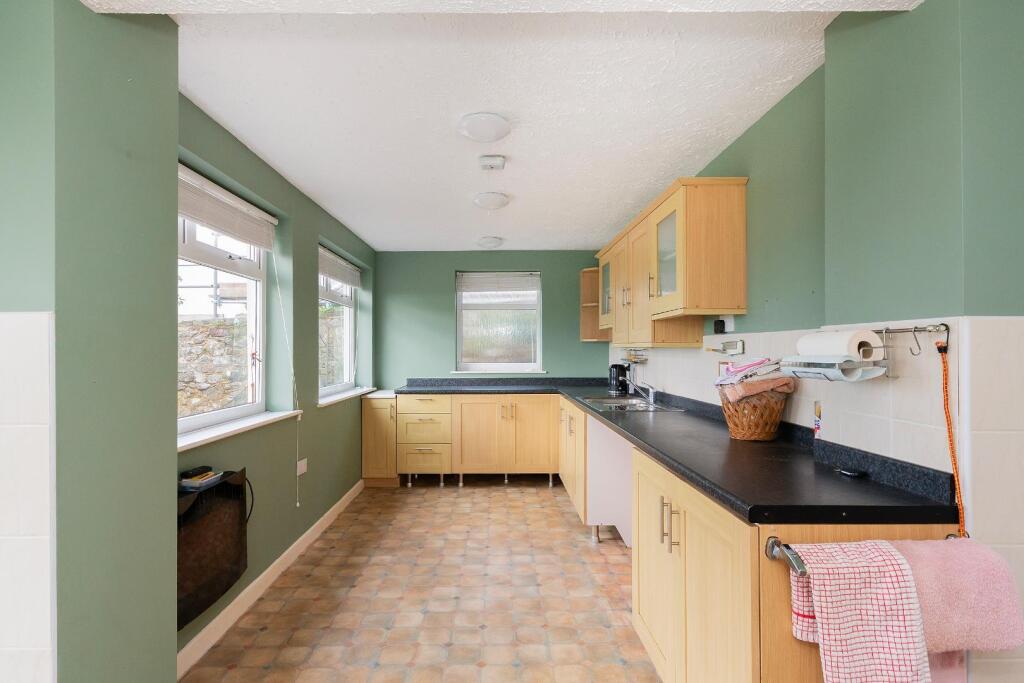 2D5HRCN - Kitchen D.jpg