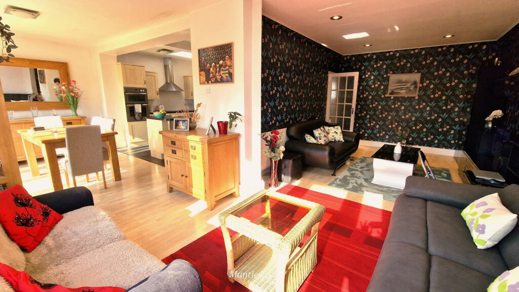 LOUNGE AREA