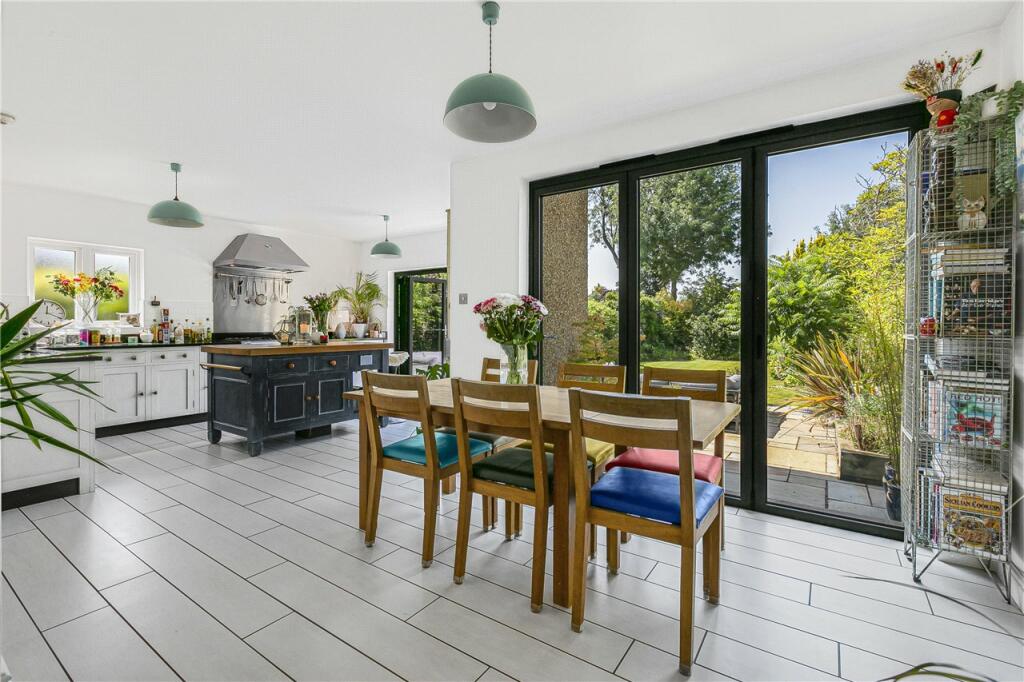 Kitchen/Dining