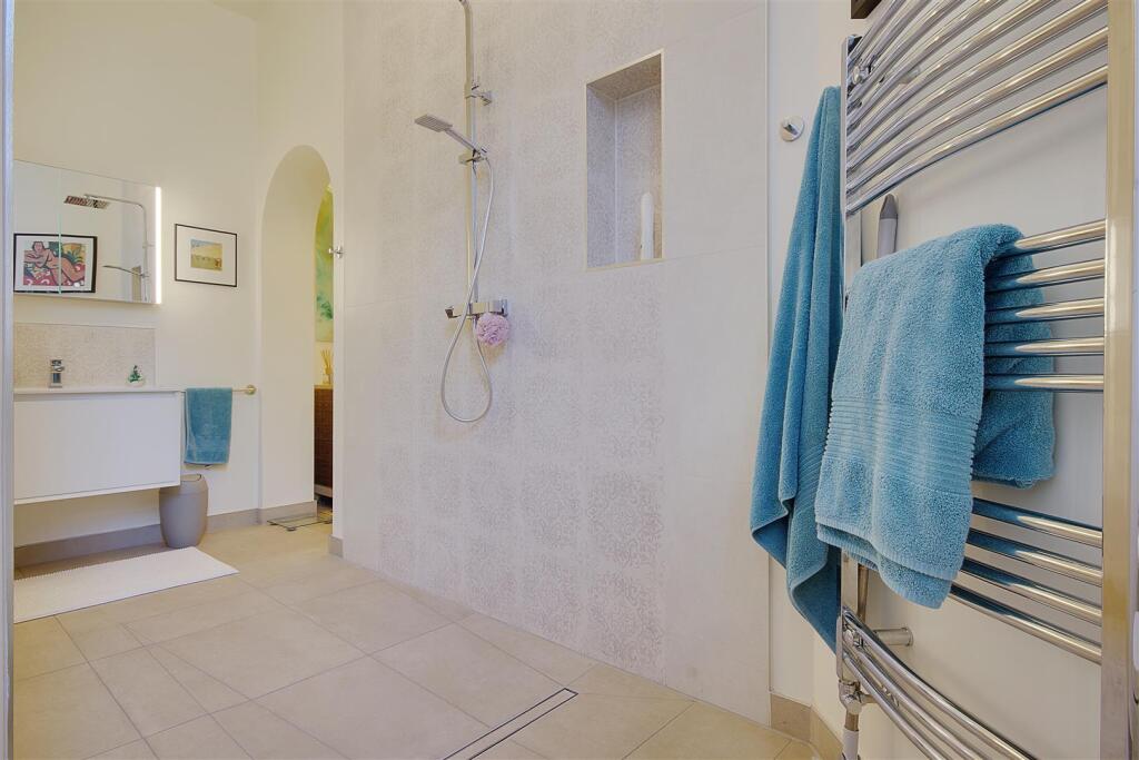 14 Wet Room C.jpg