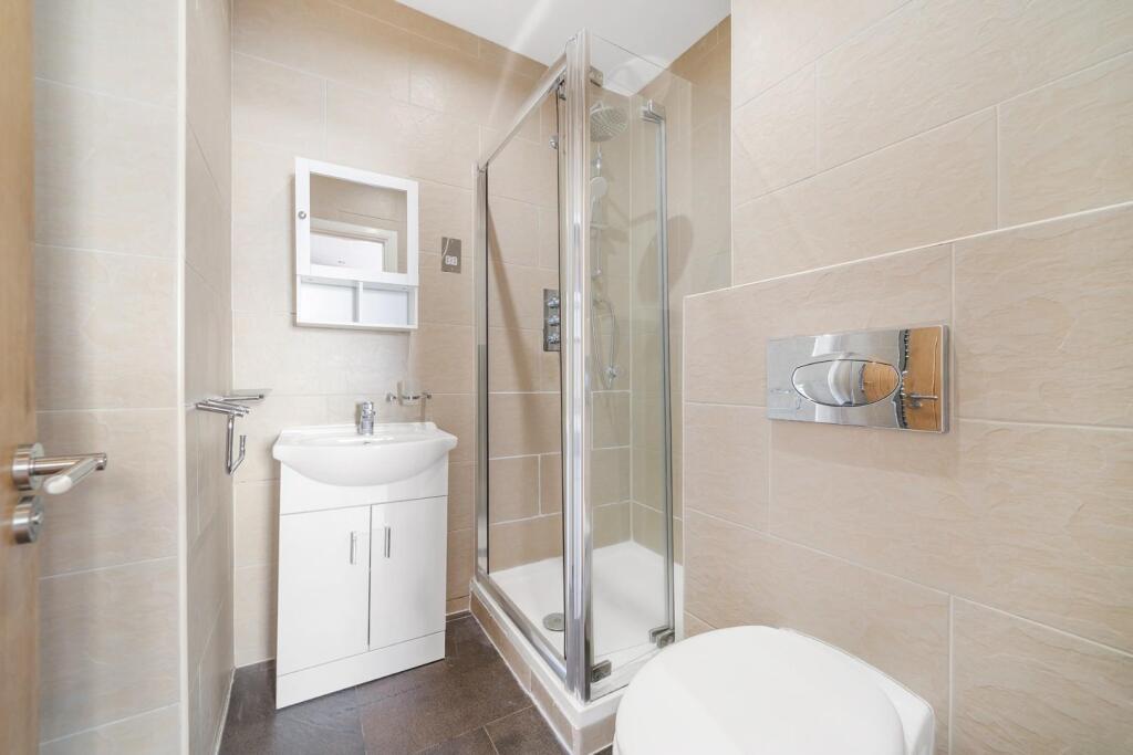 Bedroom 2 Ensuite.jpg