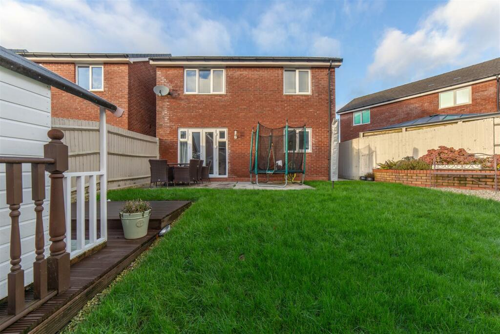 209 Cwrt Celyn-18.jpg