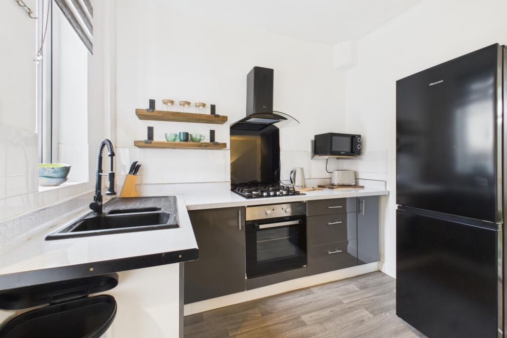 CAM03162G0-PR0296-STILL008