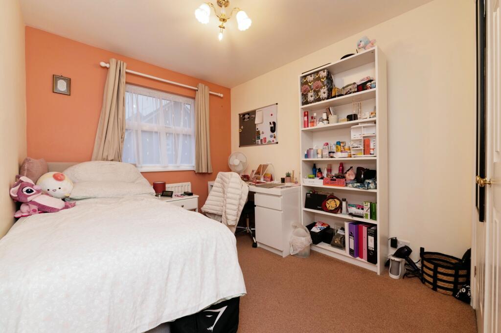 10grifonroadchaffordhundredgraysrm166rj15