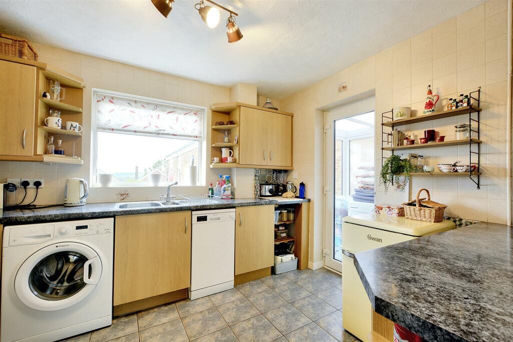 Kitchen_1.jpeg