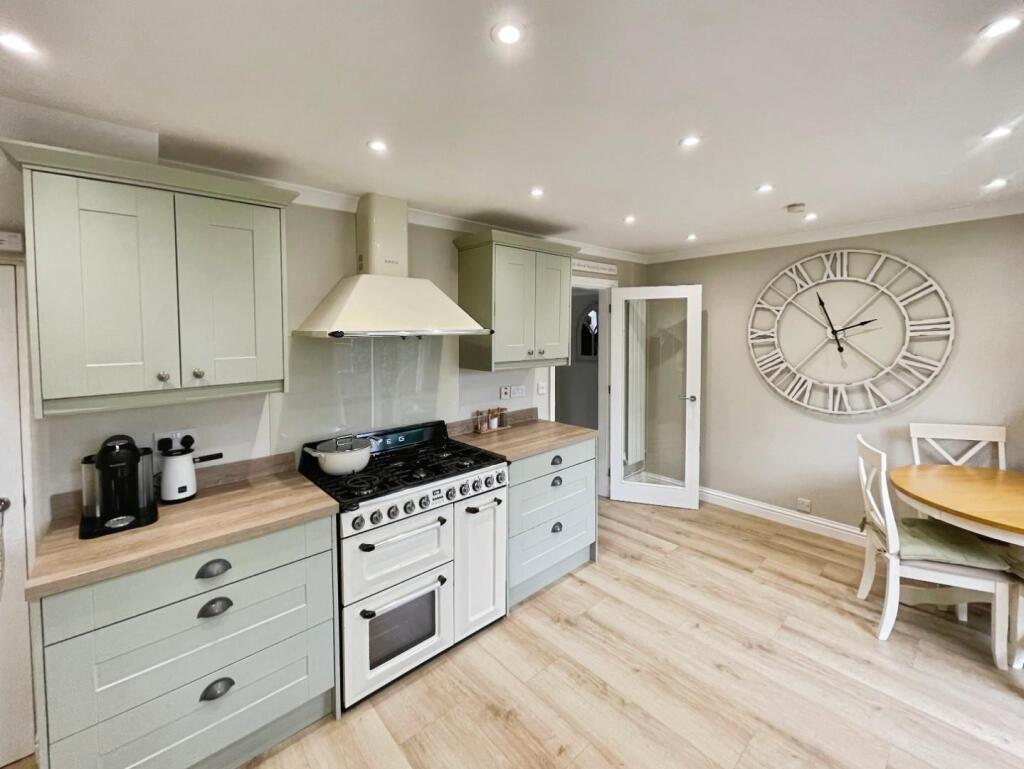 d3c102f9--4C0A-B6D1-79D8B5E2597B-13636-00000FFCF53