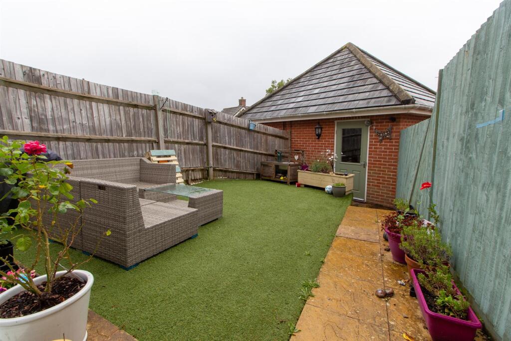 66 Cedar Av - Garden.jpg