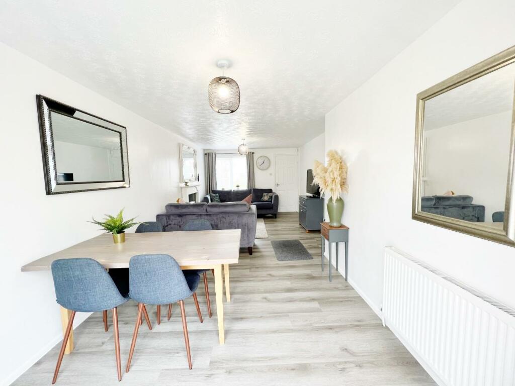 Dining Area pic 3.jpg