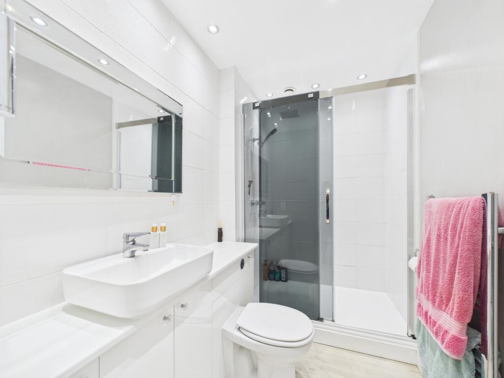 CAM02023G0-PR0156-STILL040