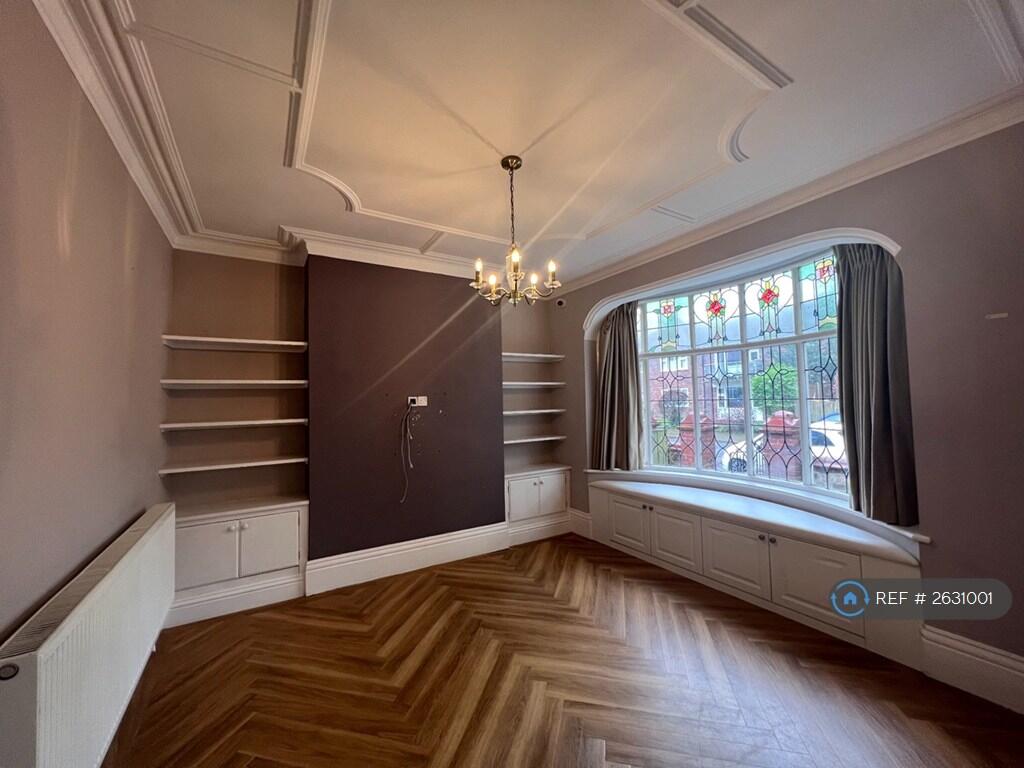 Spacious Lounge