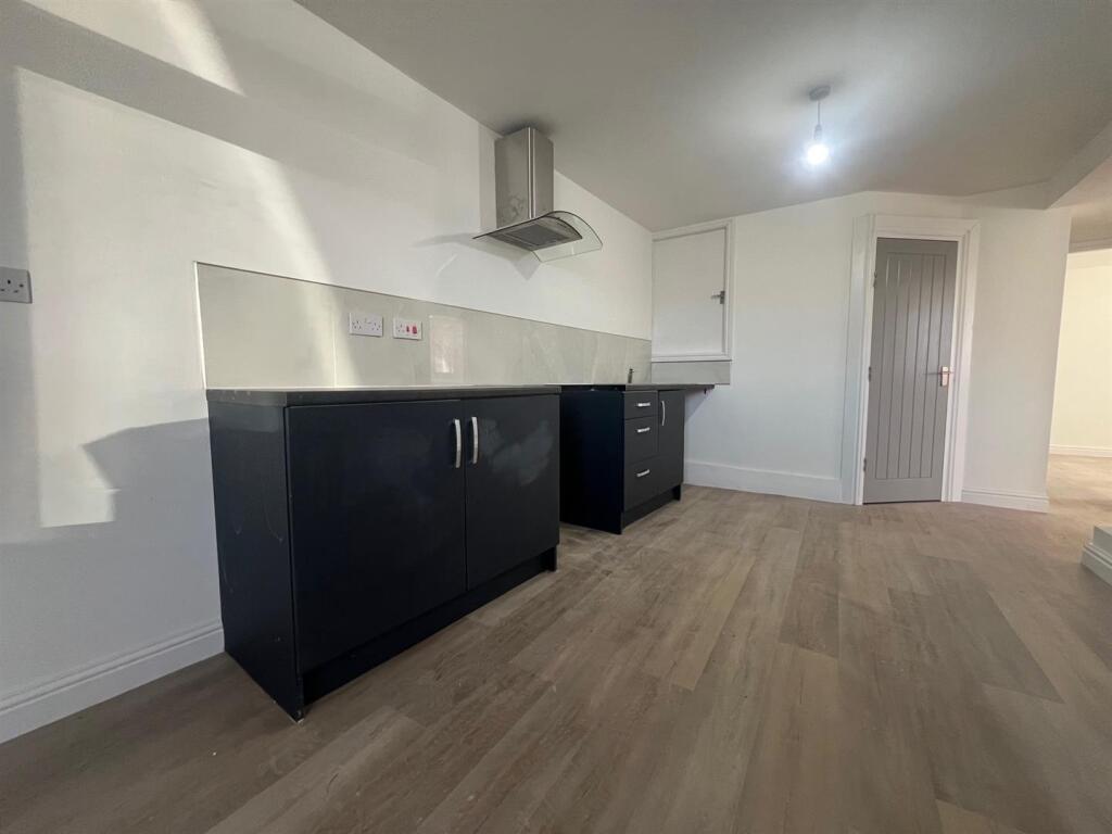 Flat1 kitchen.jpg