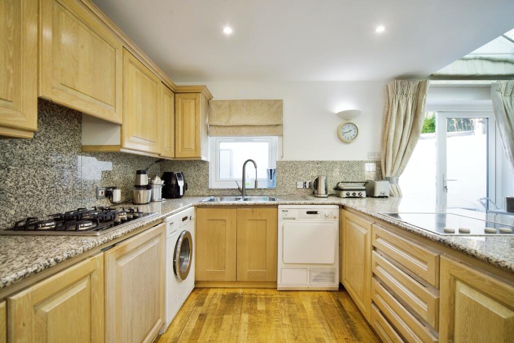 12 Squires Mount, Hampstead, London, NW3 1ED