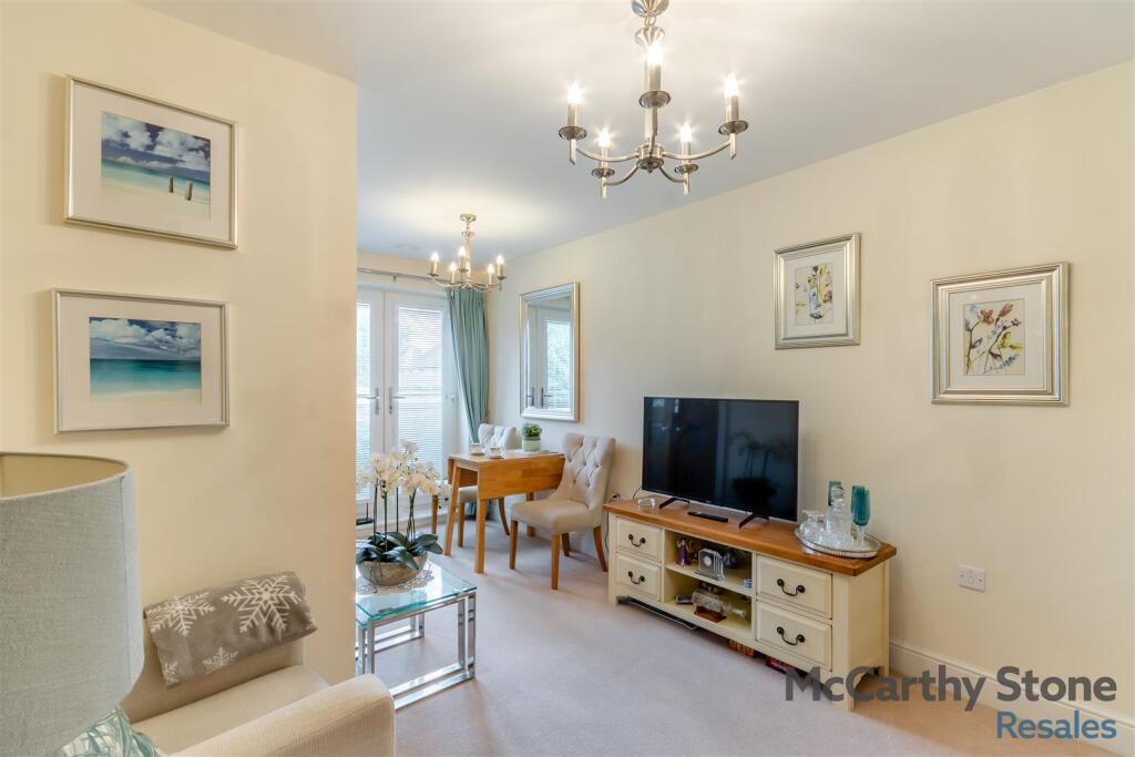 8666611-interior06.jpg