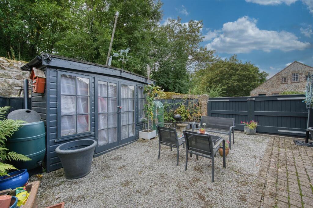 Garden to front gates.jpg