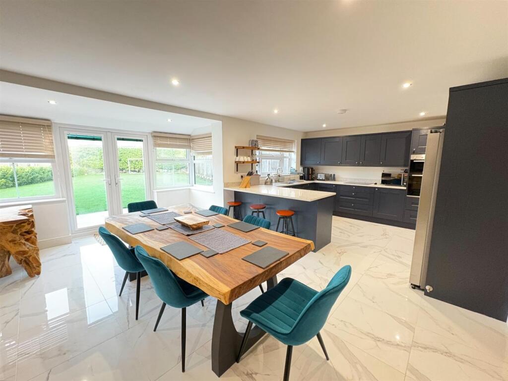 Kitchen &amp; Dining Area