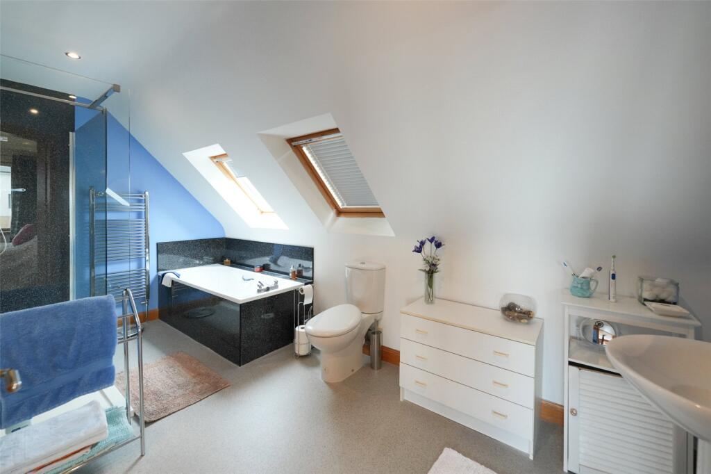 En-Suite Bathroom