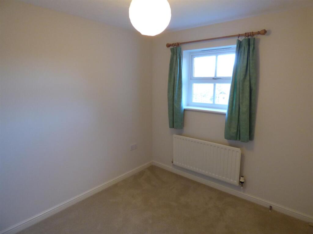 BEDROOM 2