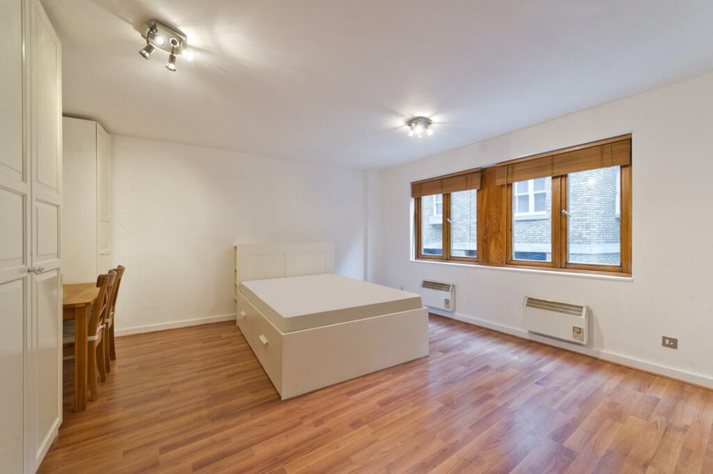 bedroom (2).jpg