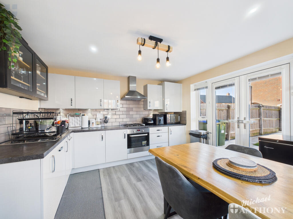 CAM03218G0-PR0783-STILL001