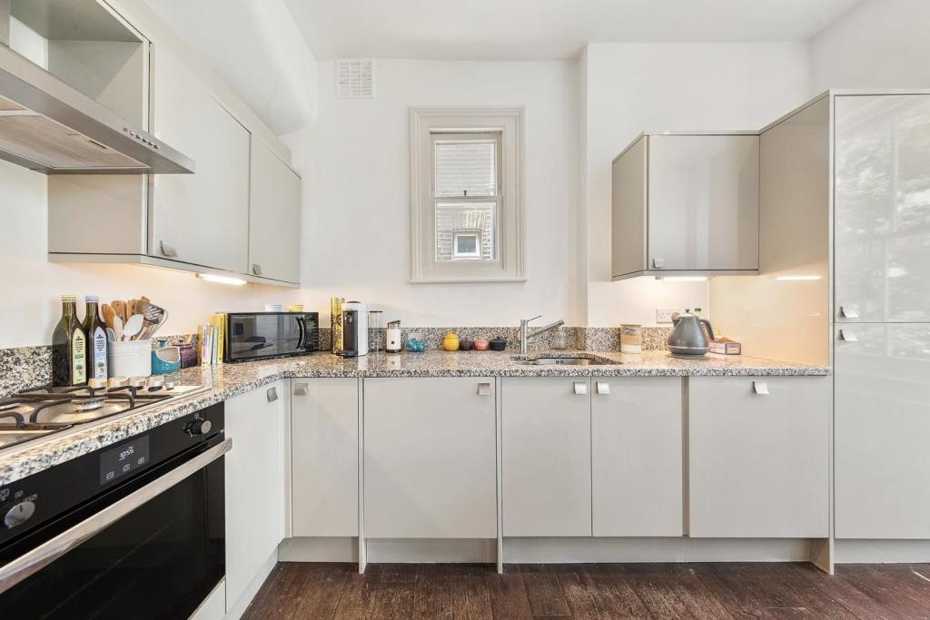 Kitchen (3).jpg