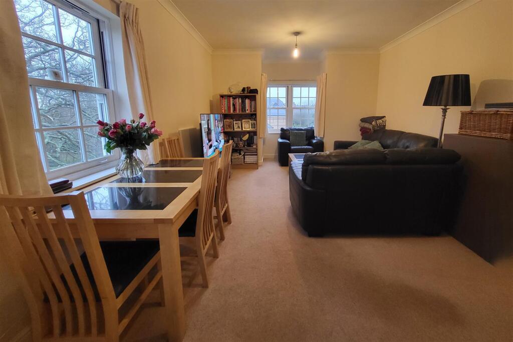 RECEPTION / DINING ROOM