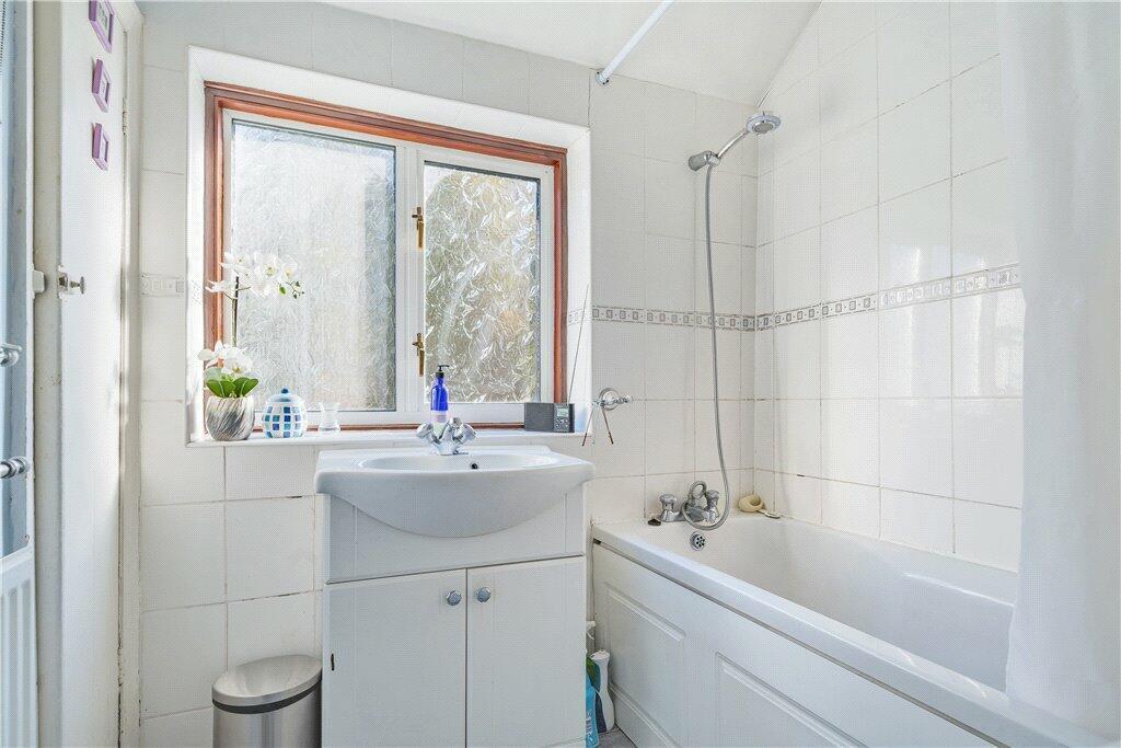 Davidson Frost-Wellings, DFW, The Highway, Bathroo