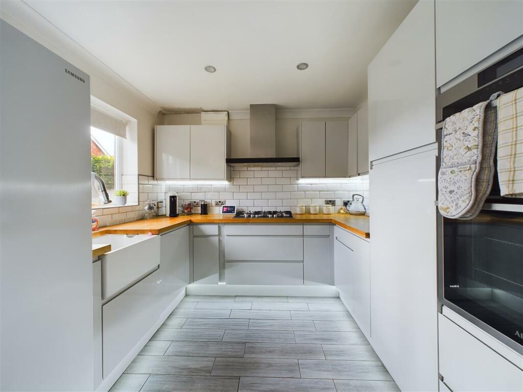 KITCHEN/ DINER