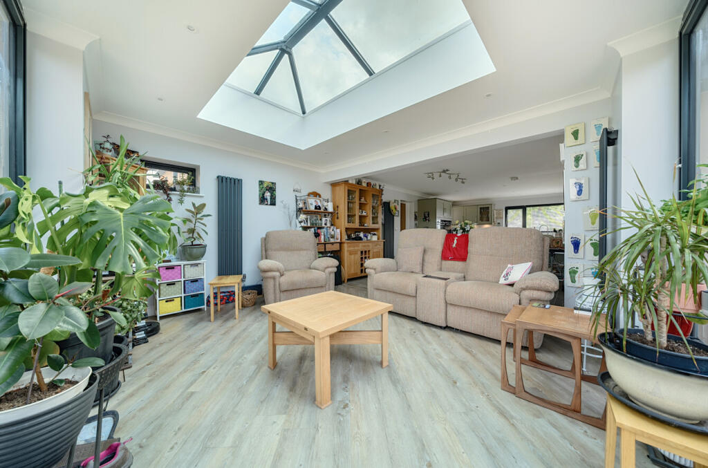 1304671-26-684081...