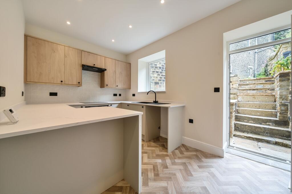 1335878-17-6899faa5ed412