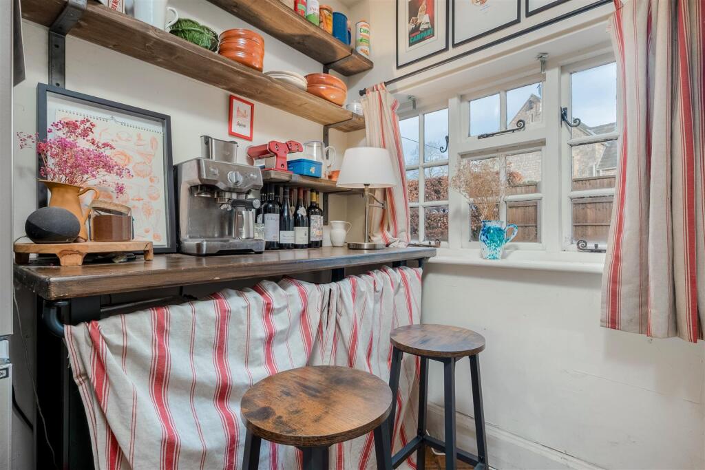 Milton Cottage 1996-11.jpg