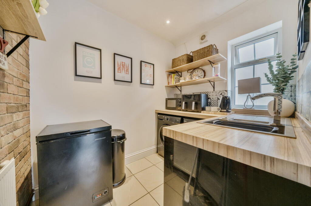 1330344-20-6884ef...