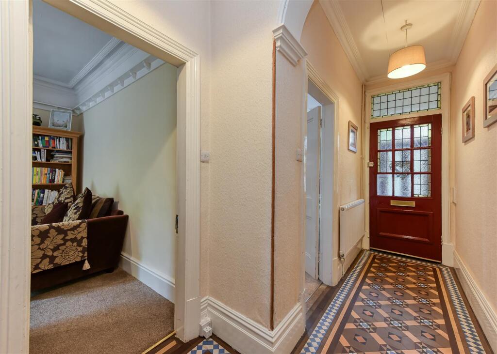 15 Paget Road-hall.jpg