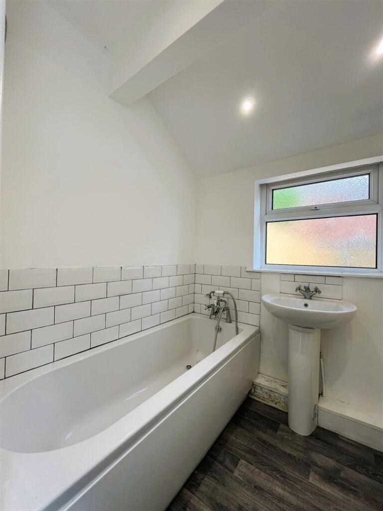 bathroom 2.jpg
