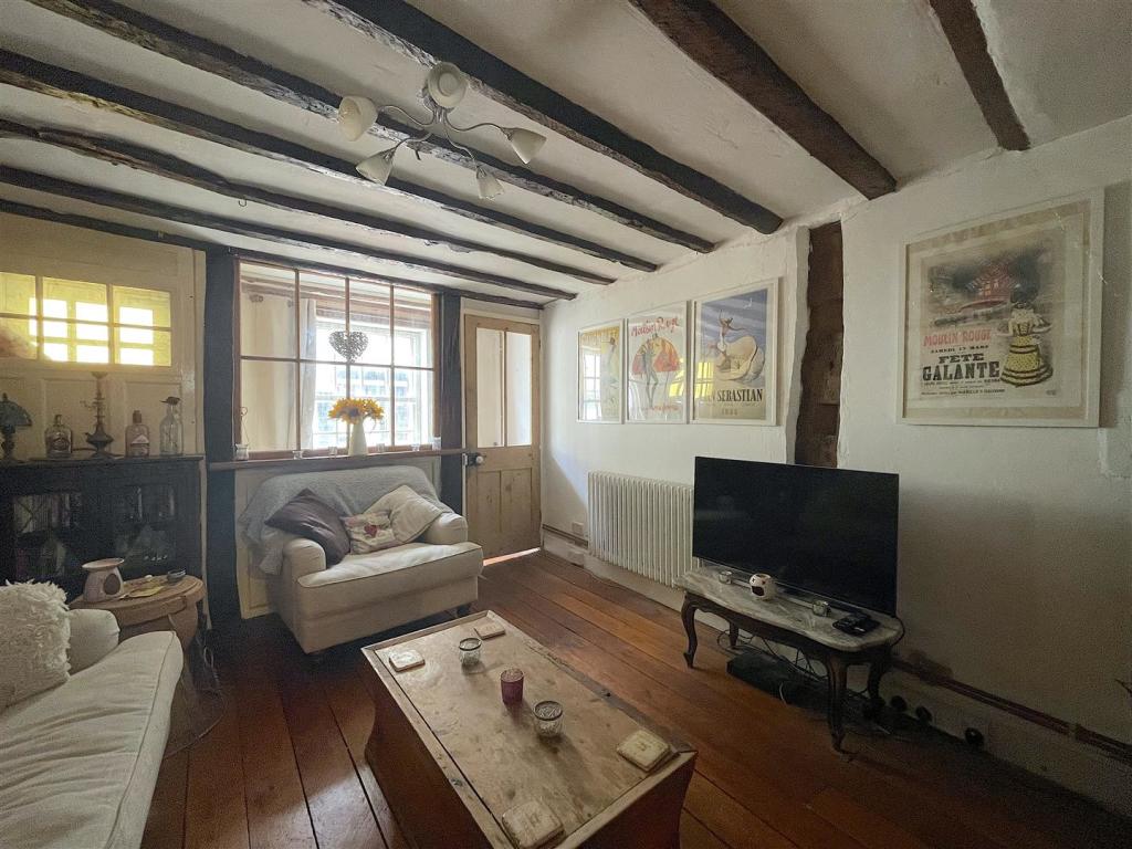 Living Room (1).jpeg