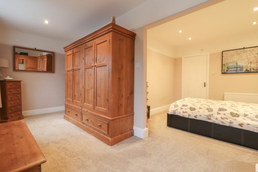 DRESSING AREA
