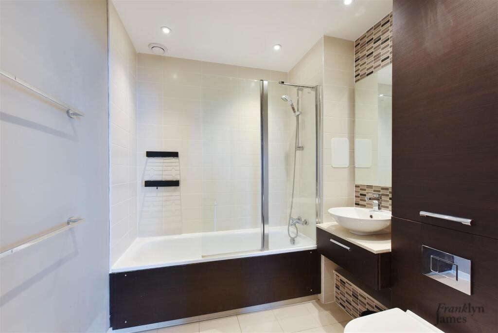 Boathouse Apartments (3).JPG