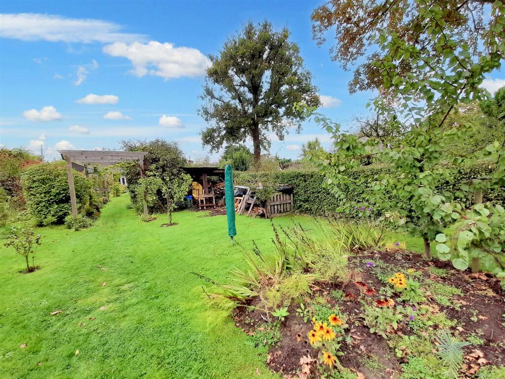 Rear garden 8 new.jpg