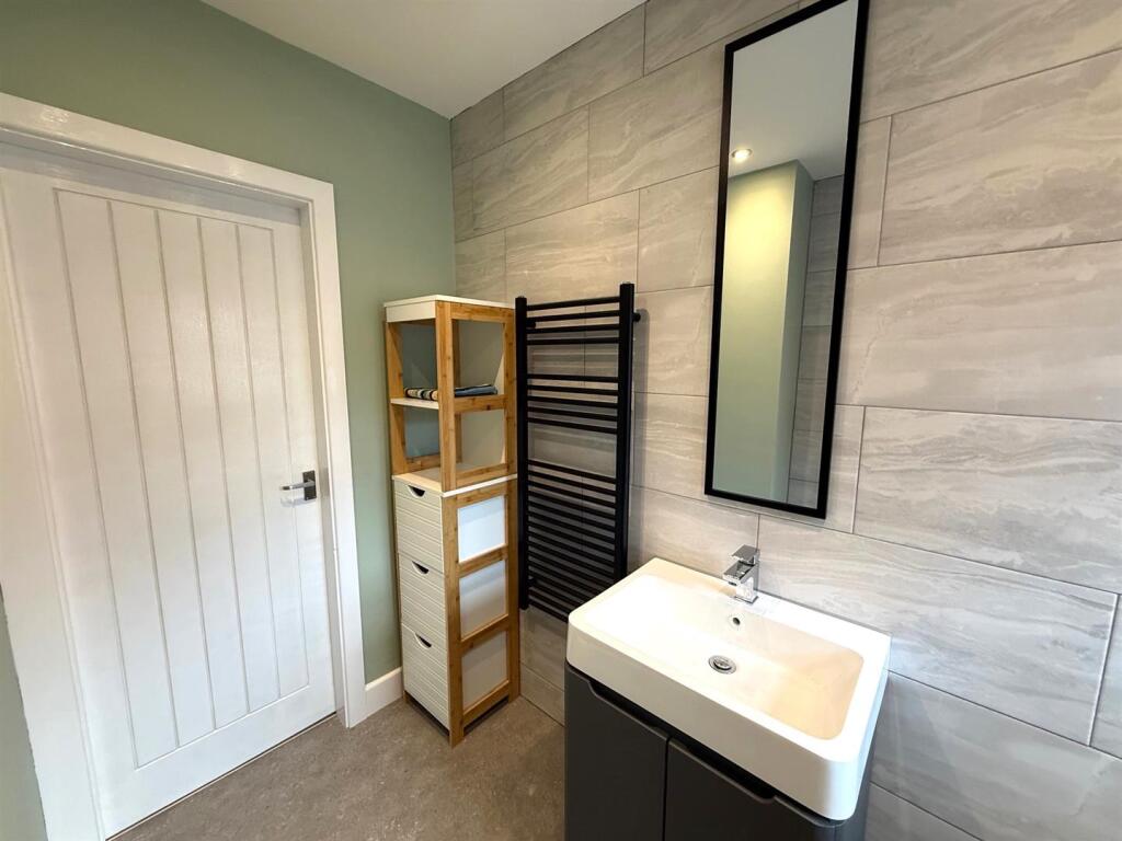 shower room 3.jpg