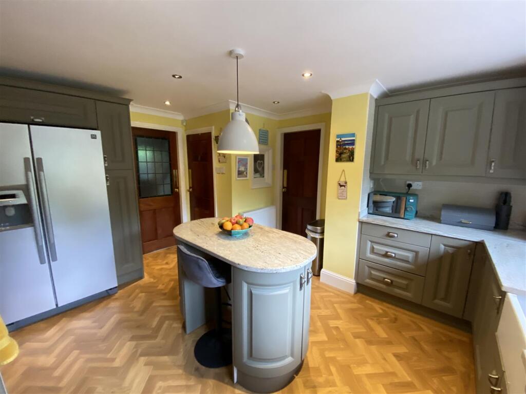 Kitchen: