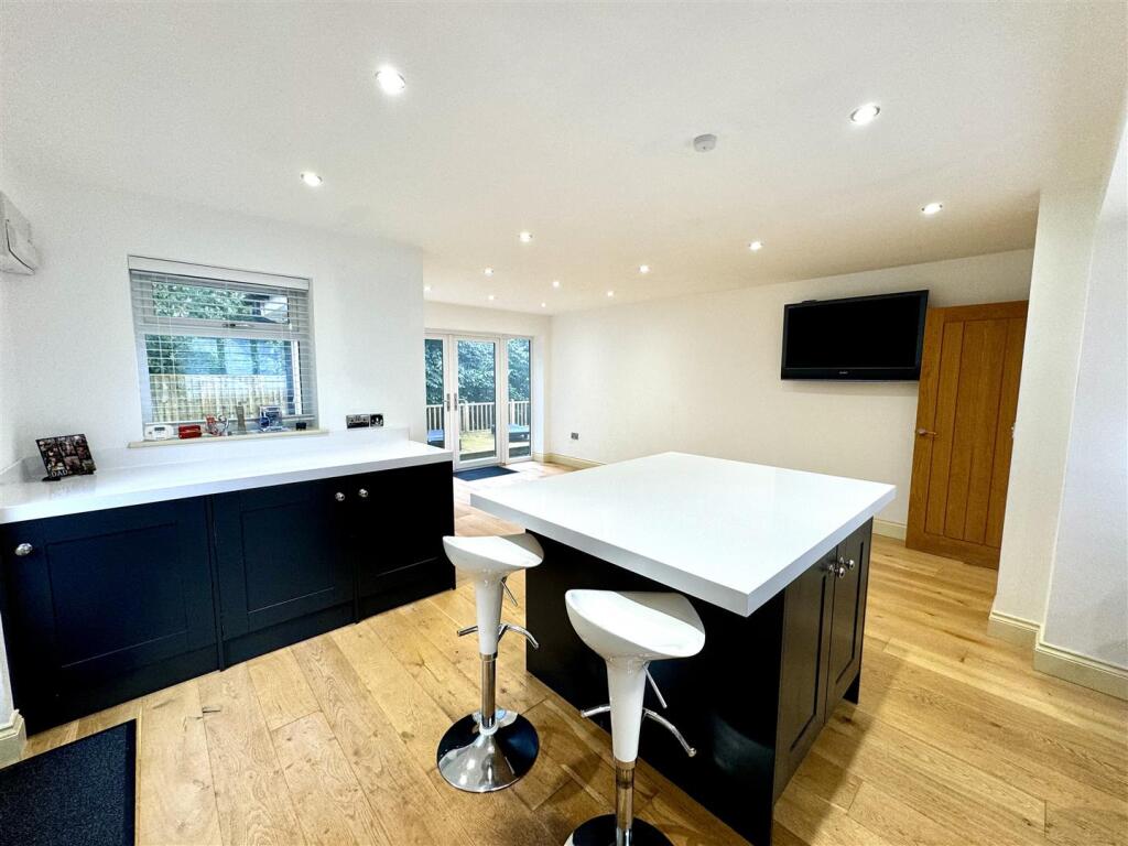 KITCHEN/DINING/FAMILY ROOM