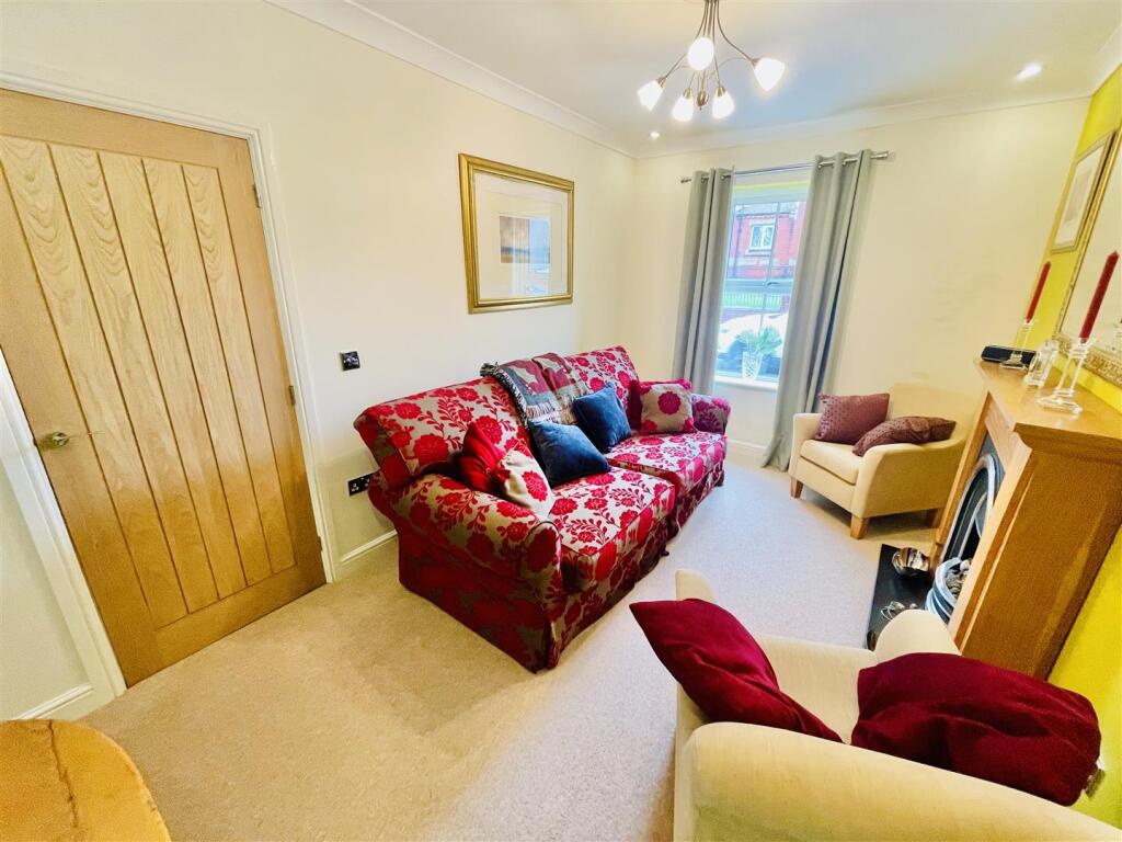 Lounge/Dining Room