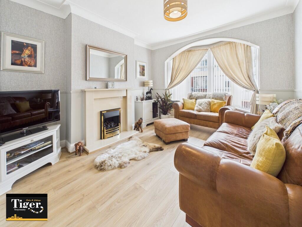 CAM02176G0-PR0652...